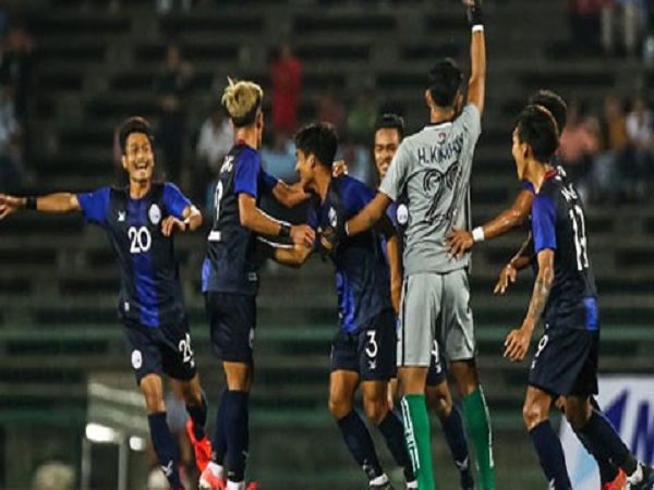 Campuchia 2-0 Myanmar: Chủ nhà giành vé sớm vào chung kết
