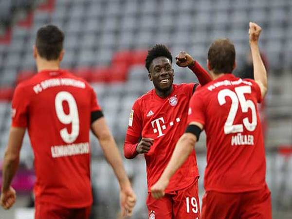 Bayern Munich - Frankfurt: Ngỡ ngàng 3 phút 2 bàn