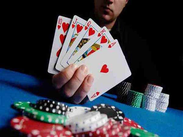 Các bạn nên áp dụng nhiều cách chơi poker khác nhau để tránh bị đối thủ đoán được hướng đánh