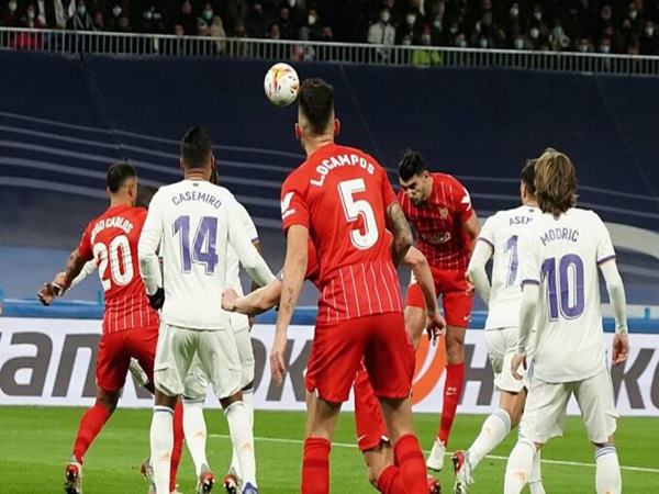 Bóng đá Real 30/11: Real Madrid vững vàng trên ngôi đầu