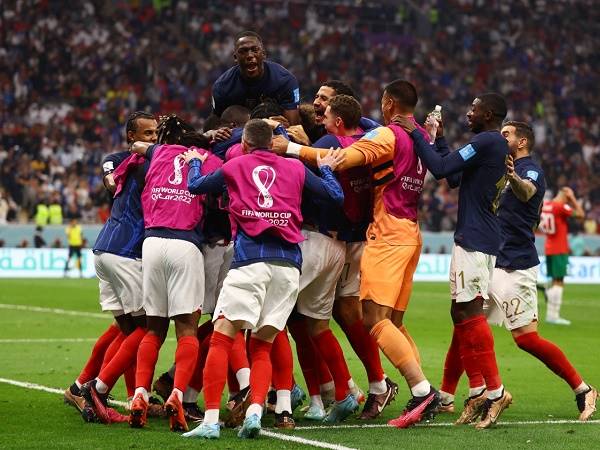 Tin bóng đá sáng 15/12: Pháp đi vào lịch sử World Cup