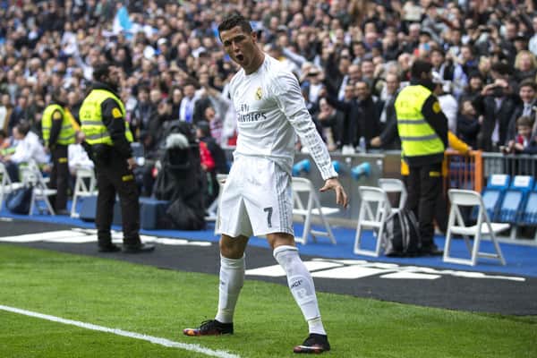 Ronaldo thi đấu cho Real Madrid