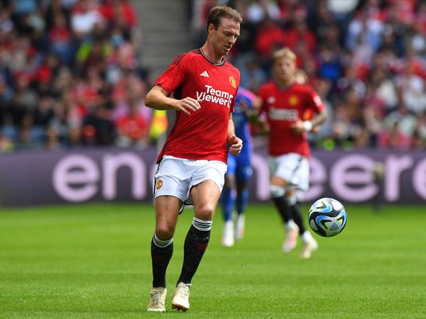 Tin bóng đá 15/10: Jonny Evans có thể được bố trí đá hậu vệ trái