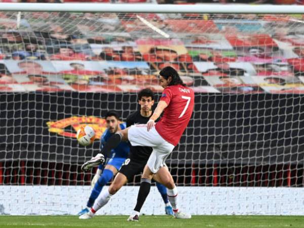 Rèn luyện cách sút nửa volley trong bóng đá ra sao