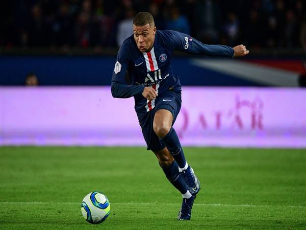 Tốc độ của Mbappe trên sân cỏ là bao nhiêu?