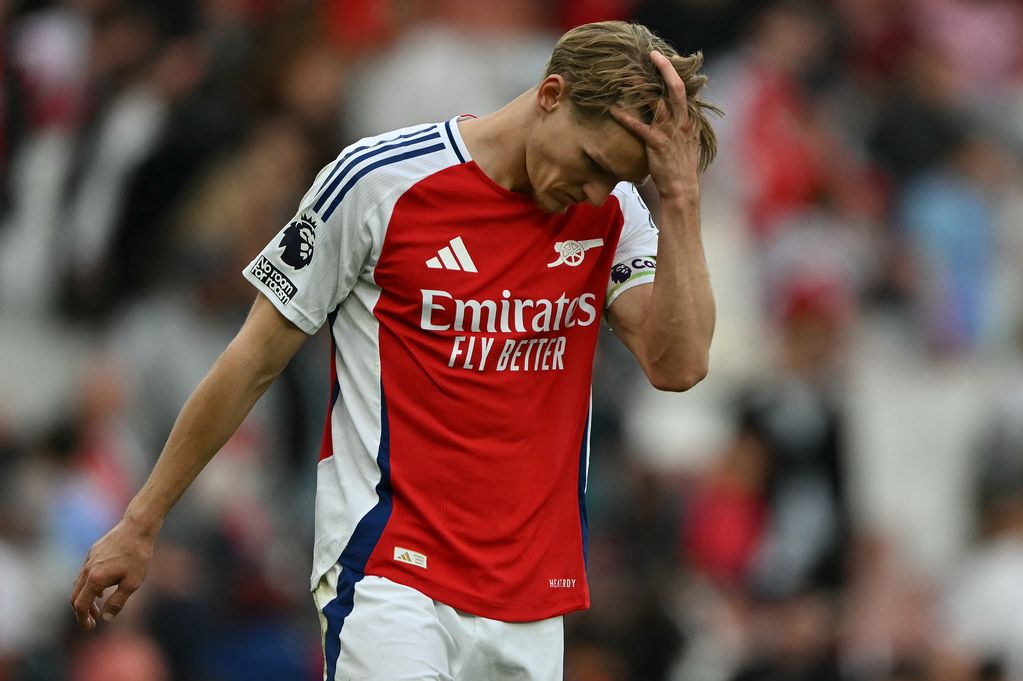 Tin BĐ: Martin Odegaard lên tiếng sau chấn thương trận Bournemouth