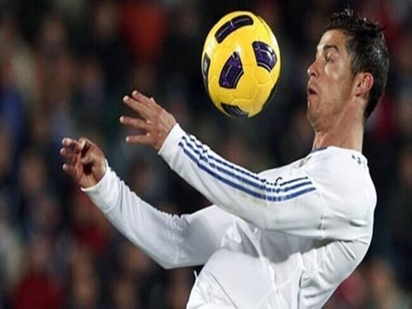 Lợi ích khi hãm bóng bằng ngực hiệu quả trong thi đấu