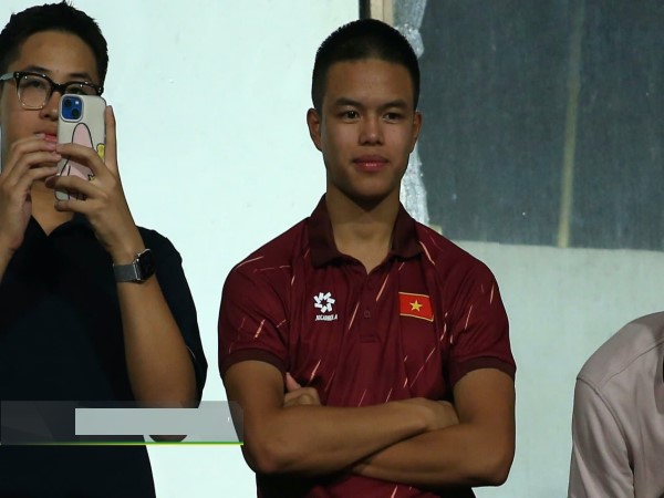 Tình yêu bóng đá quê hương: Hình ảnh đáng nhớ từ khán đài Tình yêu bóng đá quê hương: Hình ảnh đáng nhớ từ khán đài