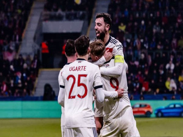 Lyon vượt khó, Stuttgart tạo dấu ấn