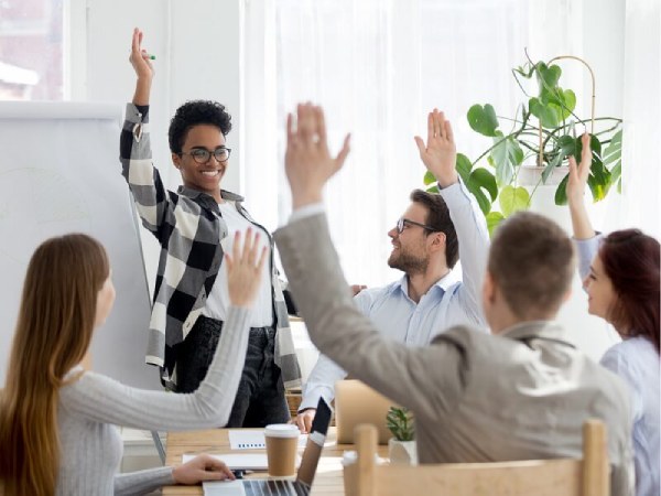 Nằm mơ thấy đồng nghiệp cũ là điềm gì, số mấy may mắn?