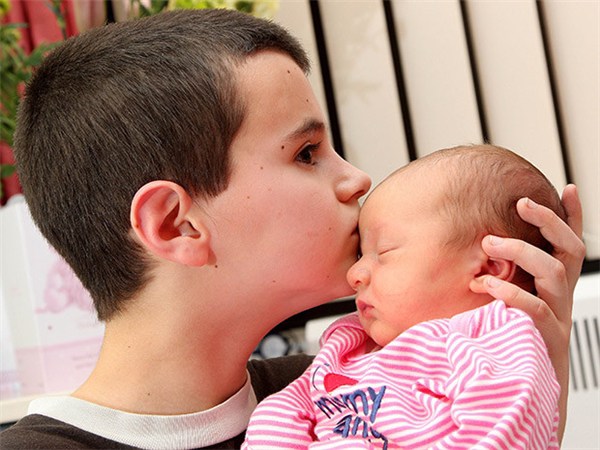 Nằm mơ thấy bế trẻ con có điềm báo ý nghĩa gì đặc biệt Nằm mơ thấy bế trẻ con có điềm báo ý nghĩa gì đặc biệt