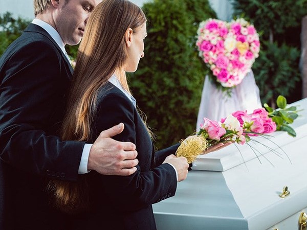 Nằm mơ thấy người yêu cũ chết là điềm gì, tốt hay xấu?