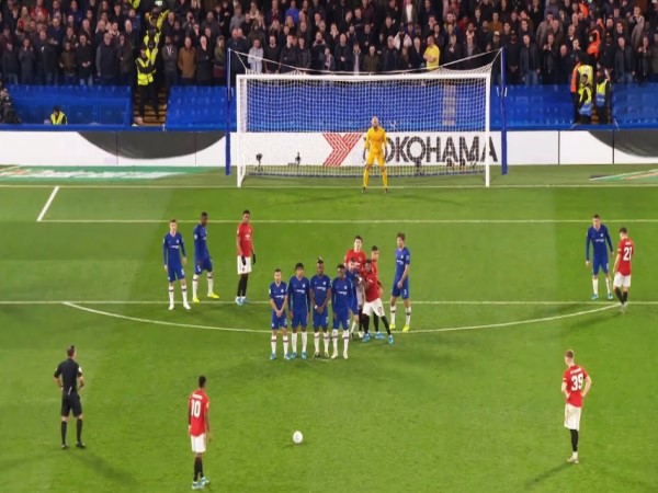 Luật đá phạt gián tiếp trong vòng cấm, cách áp dụng