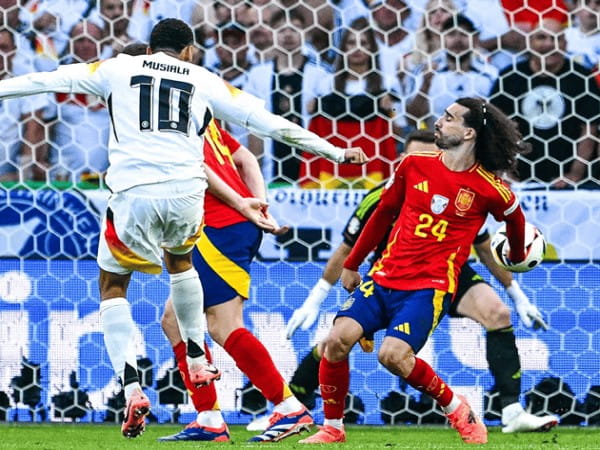 Tác động của luật FIFA bóng chạm tay mới đến bóng đá hiện đại