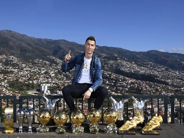 Ronaldo có bao nhiêu danh hiệu cá nhân nổi bật?