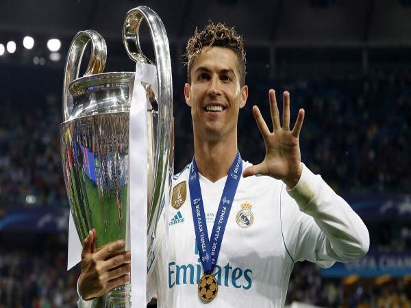 Ronaldo có bao nhiêu danh hiệu tập thể, cá nhân sự nghiệp