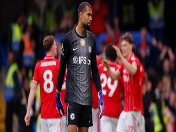 Chelsea hoàn toàn vỡ trận